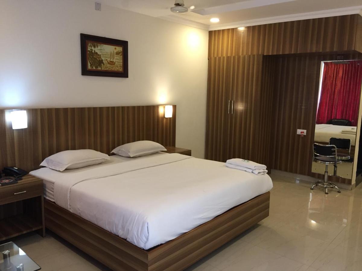Hotel Green Park Suites Manipal Exterior photo